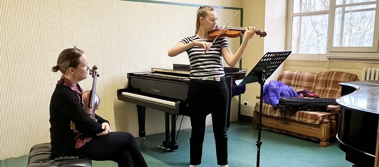 lezione violino Lucy Hall